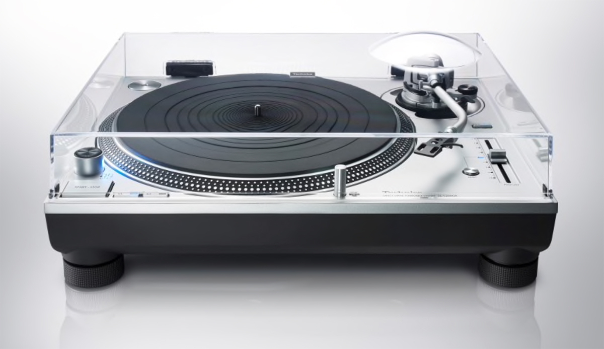 Technics SL-1200GR with cover