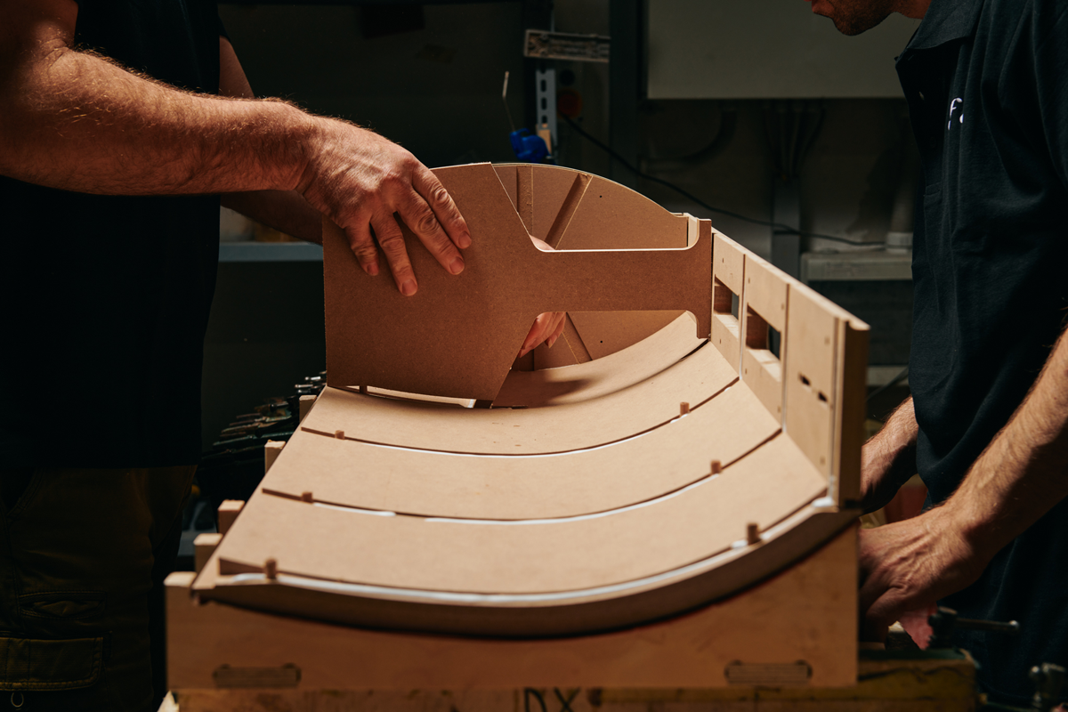 Bracing cabinet